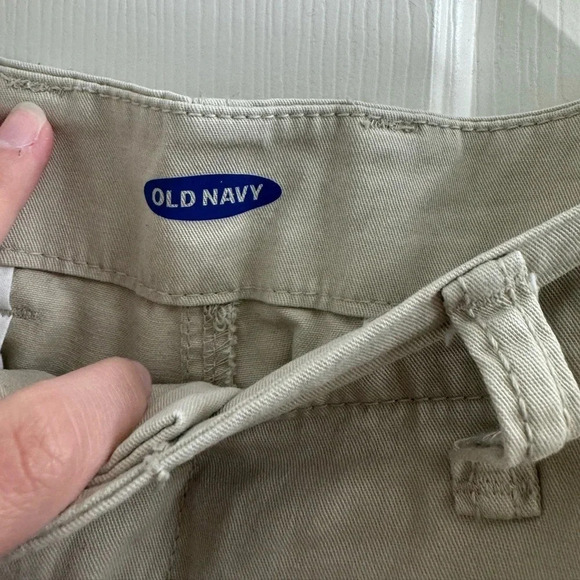 Old Navy Men’s Shorts - Picture 2 of 6